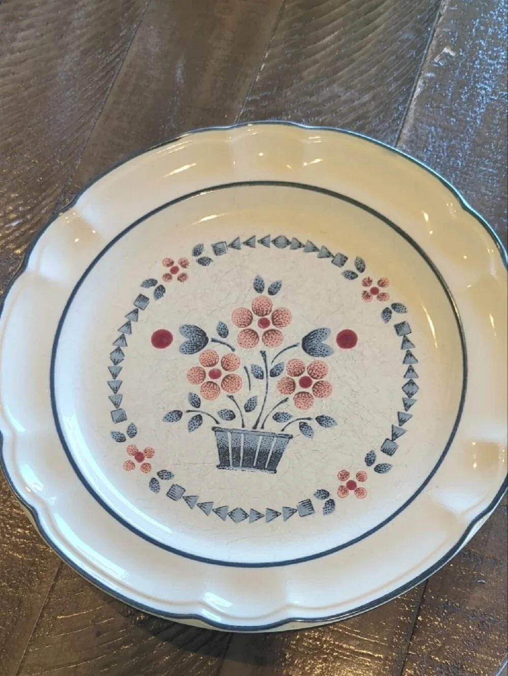 Vintage Floral Scalloped Dinner Plate - Cream with Blue and Coral